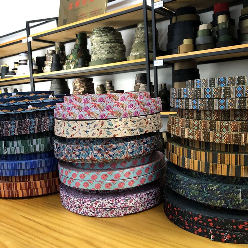 printed webbing (24)